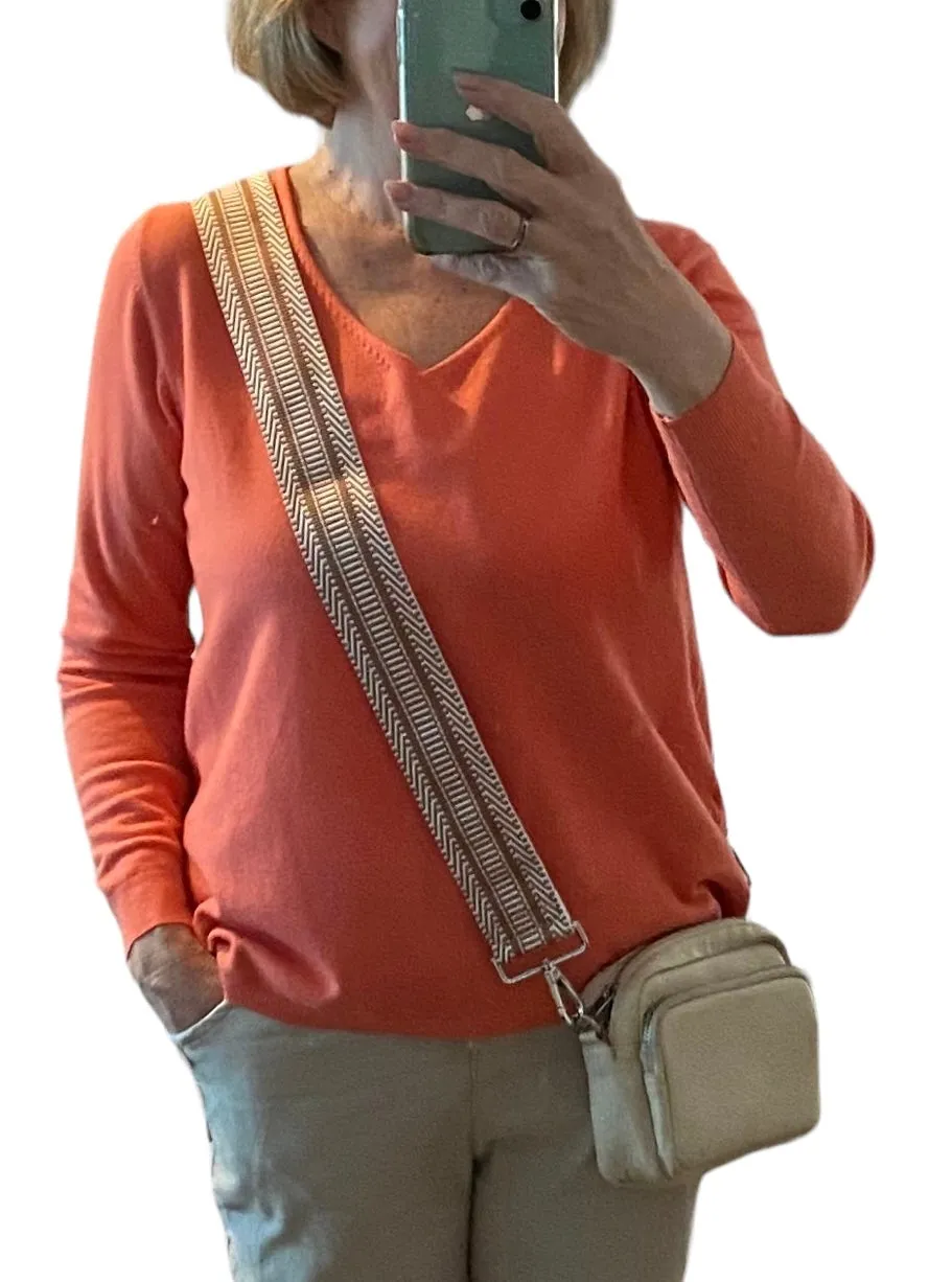 Detachable patterned bag strap for camera bag