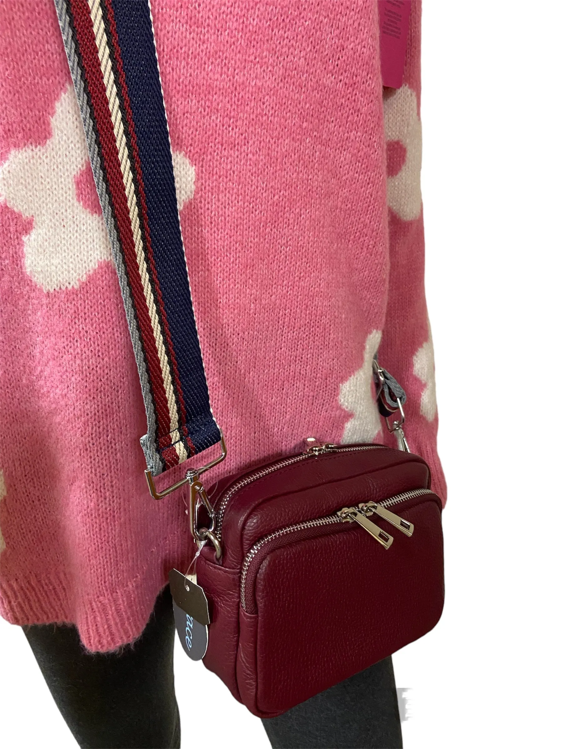 Detachable patterned bag strap for camera bag