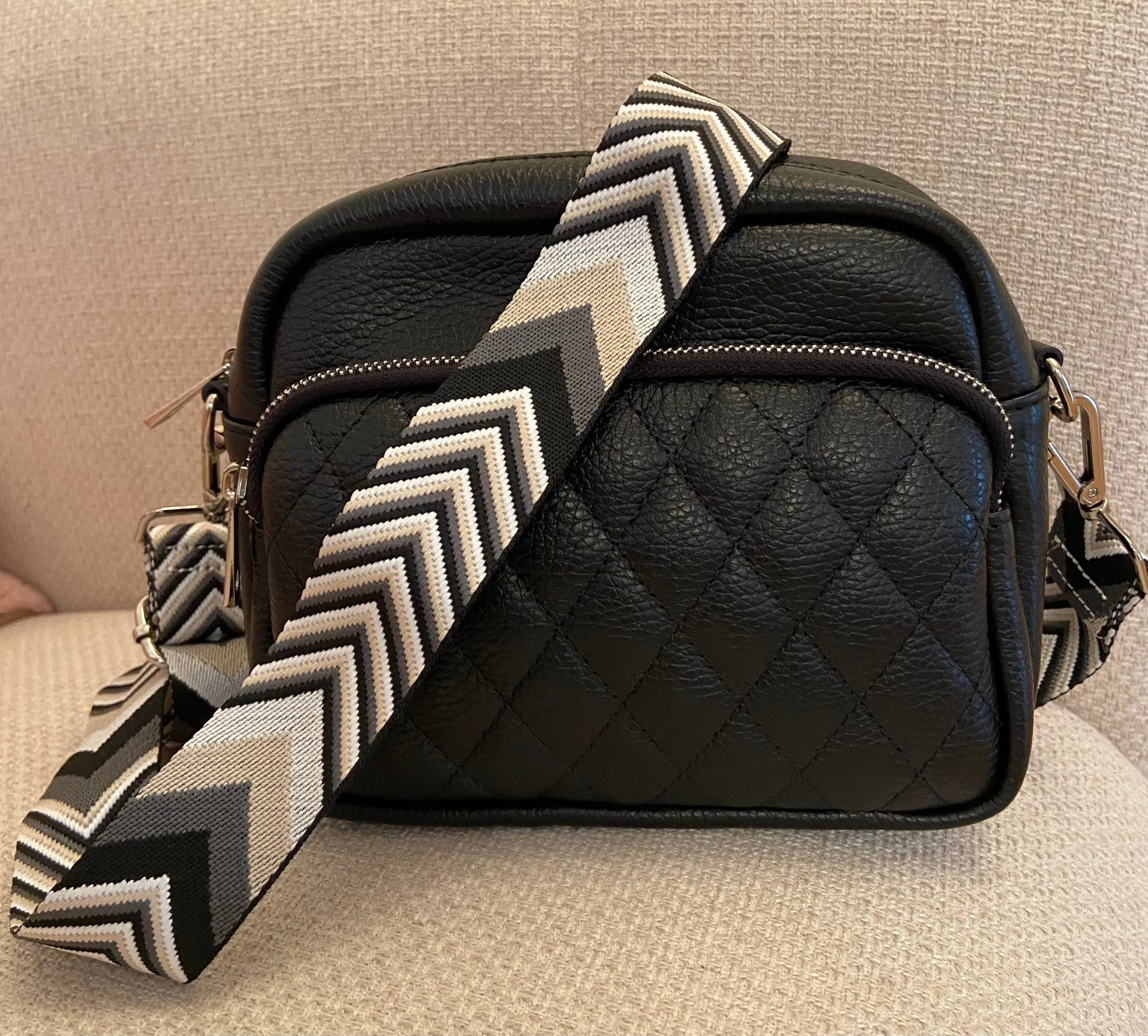 Detachable patterned bag strap for camera bag