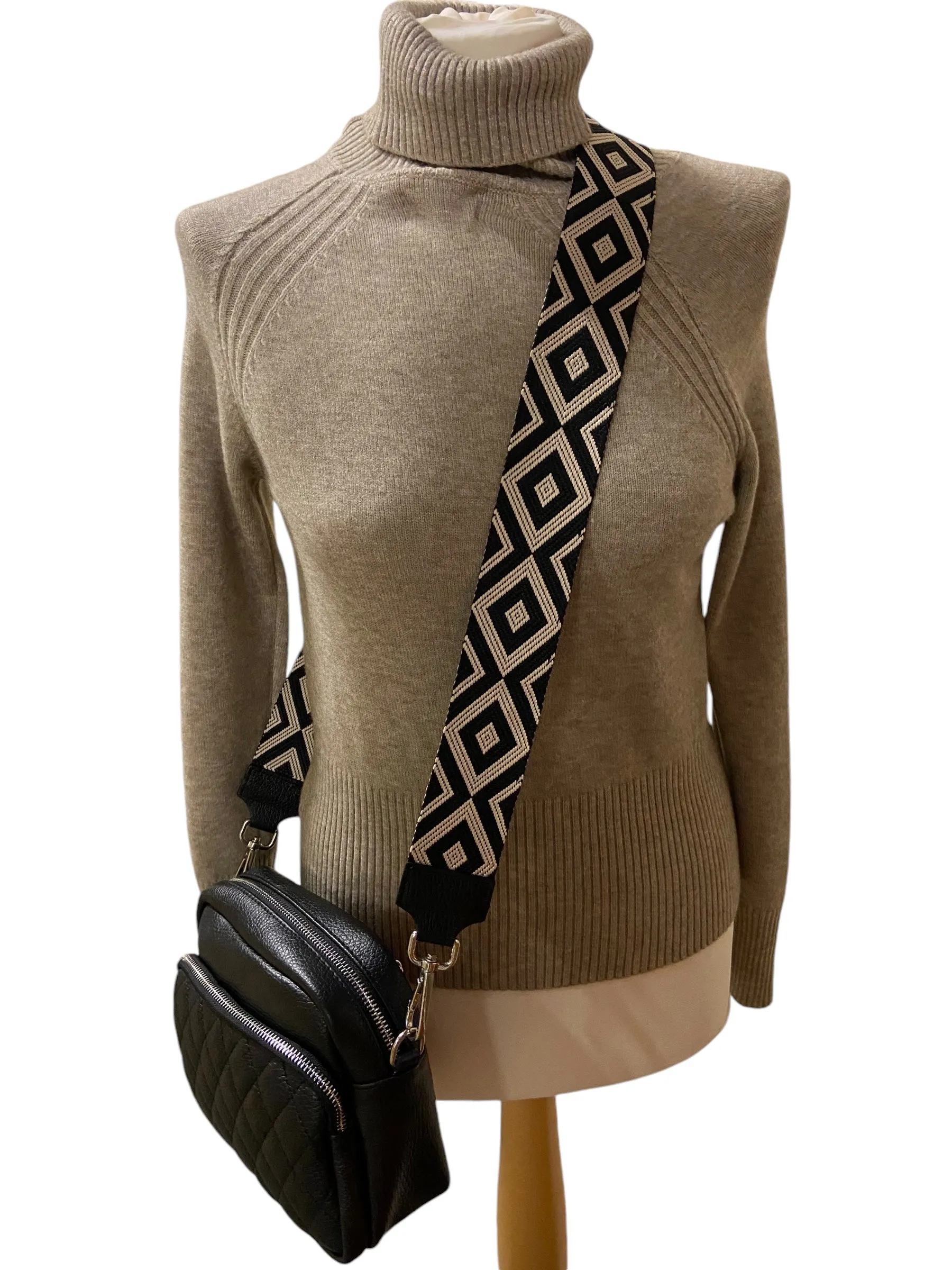 Detachable patterned bag strap for camera bag