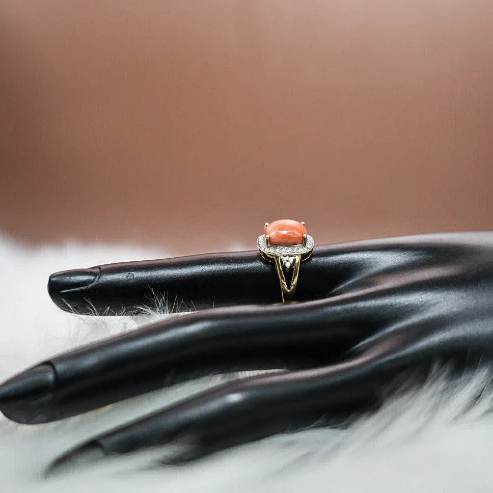 Orange Coral Ring 14K Yellow Gold With Diamonds / 4.4gr / Size 6